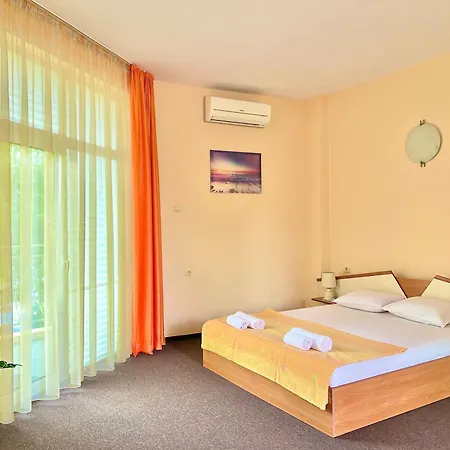 Family House Cherry 3* Nessebar