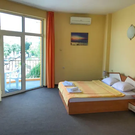 Family House Cherry 3*